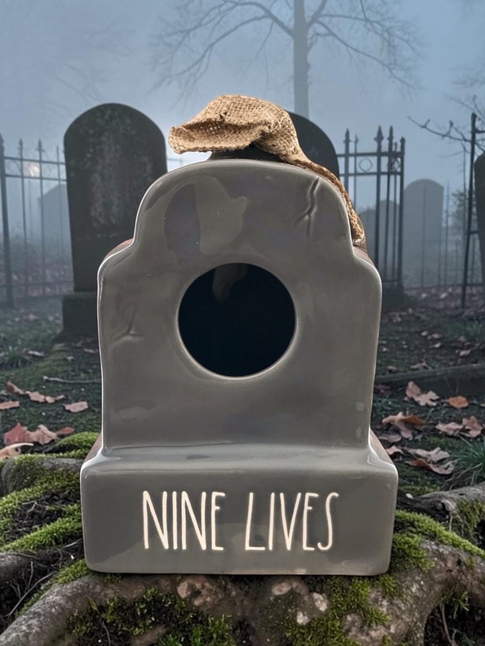 🆕Nine Lives Tombstone Bird House